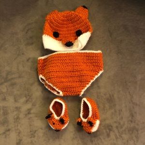 Newborn knitted fox outfit